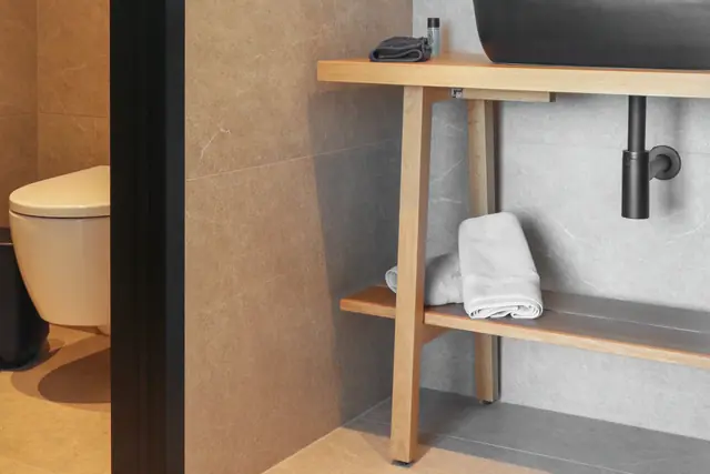 En-suite vanity with towels and wall-hung toilet